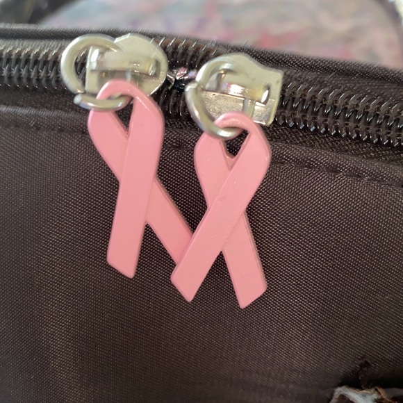 Lunch box with pink cancer ribbon pulls. - Picture 6 of 9